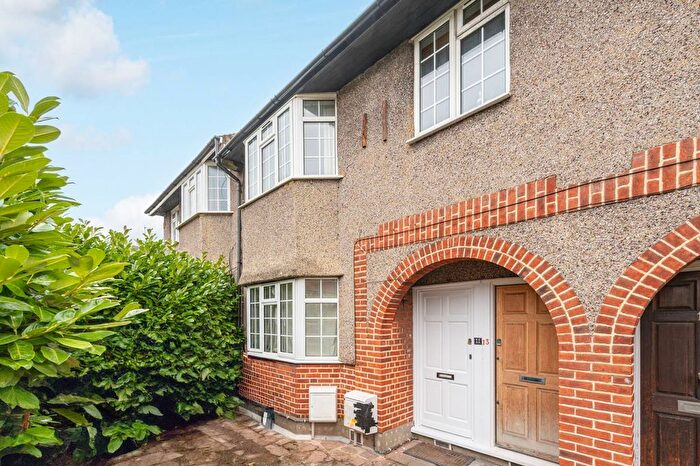 1 Bedroom Flat To Rent In Farm Avenue, Streatham, London, SW16