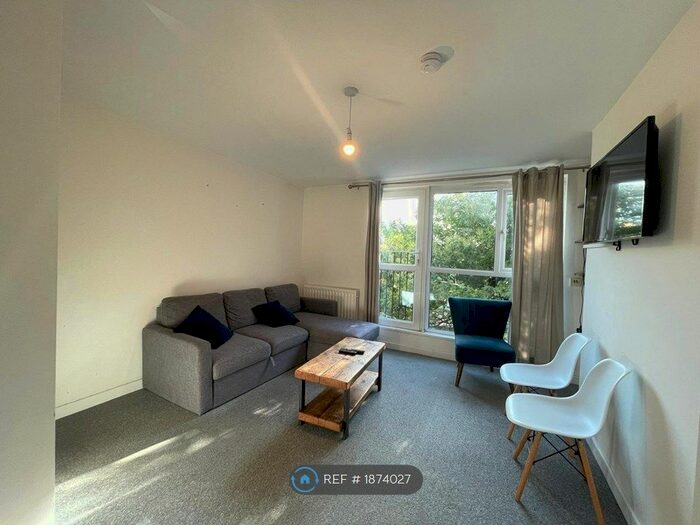 1 Bedroom Flat To Rent In White City Estate, London, W12