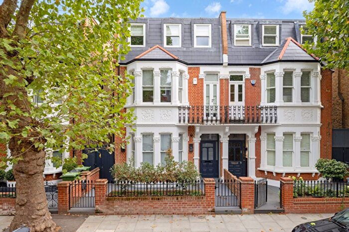 6 Bedroom Semi-Detached House For Sale In Ellerby Street, London, SW6