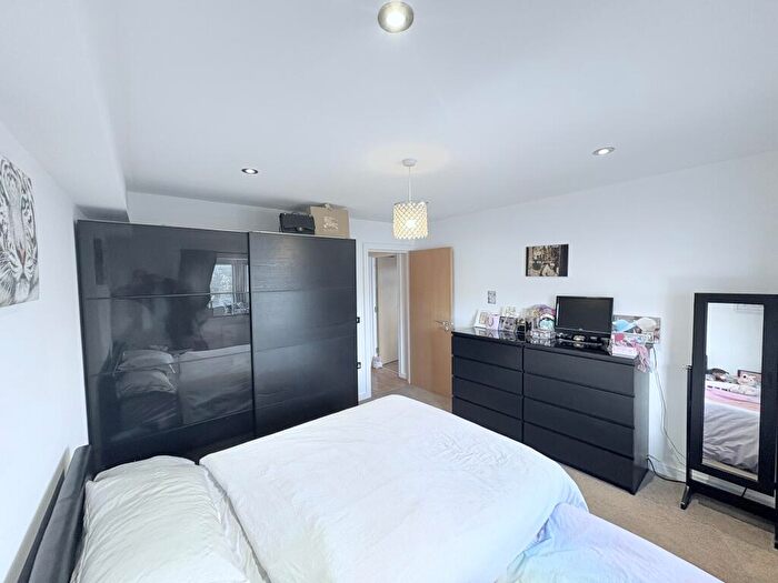 1 Bedroom Flat For Sale In Larkshall Road, London, E4
