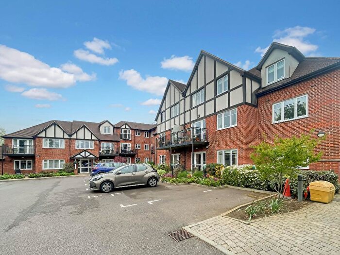 1 Bedroom Retirement Property For Sale In Yew Tree Court, Limpsfield Road, Sanderstead, Surrey, CR2