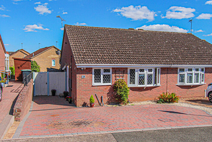 2 Bedroom Semi-Detached Bungalow For Sale In Drayton Place, Irthlingborough, NN9