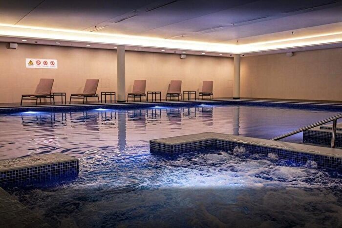 3 Bedroom Apartment To Rent In Lincoln Plaza, London, E14