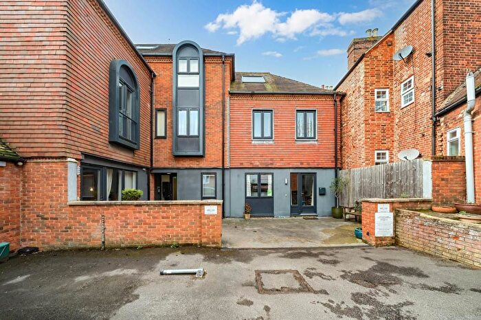 2 Bedroom Flat For Sale In Abingdon, Oxfordshire, OX14
