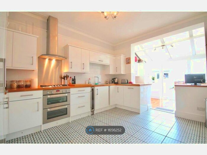4 Bedroom Terraced House To Rent In Wadham Road, Portsmouth, PO2