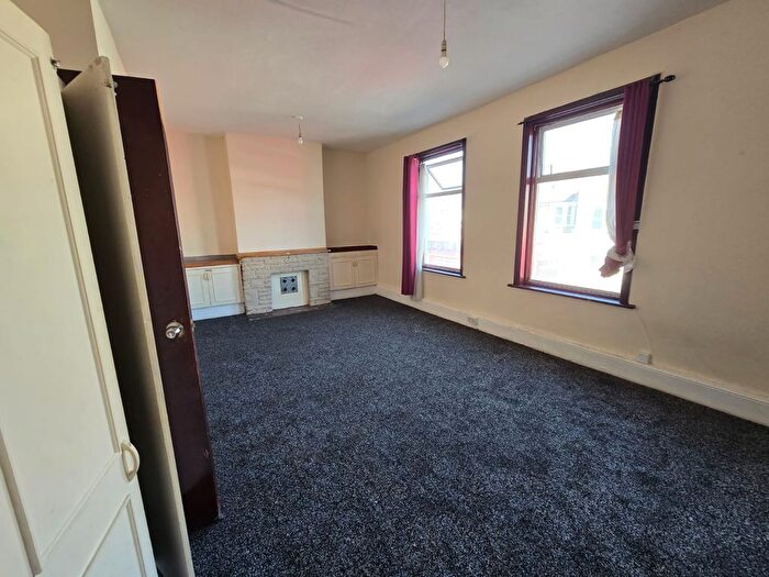 3 Bedroom Flat To Rent In Romford Road, London, E7
