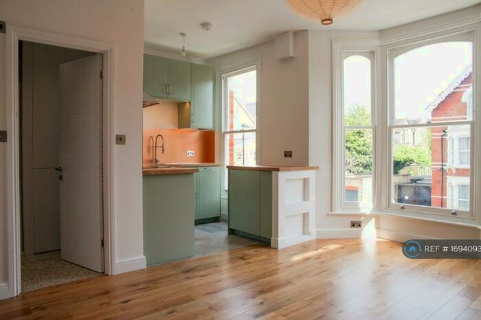 2 Bedroom Flat To Rent In Cornwall Road, London, N4