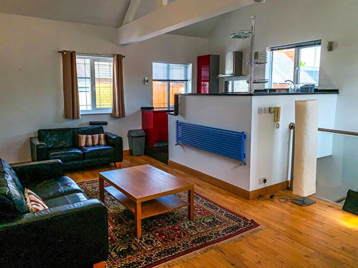 2 Bedroom Flat To Rent In Knighton Lane, Leicester, LE2