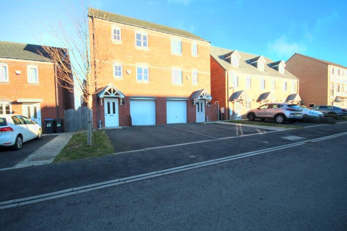 3 Bedroom Semi-Detached House To Rent In Hoskins Lane, Middlesbrough, Cleveland, TS4