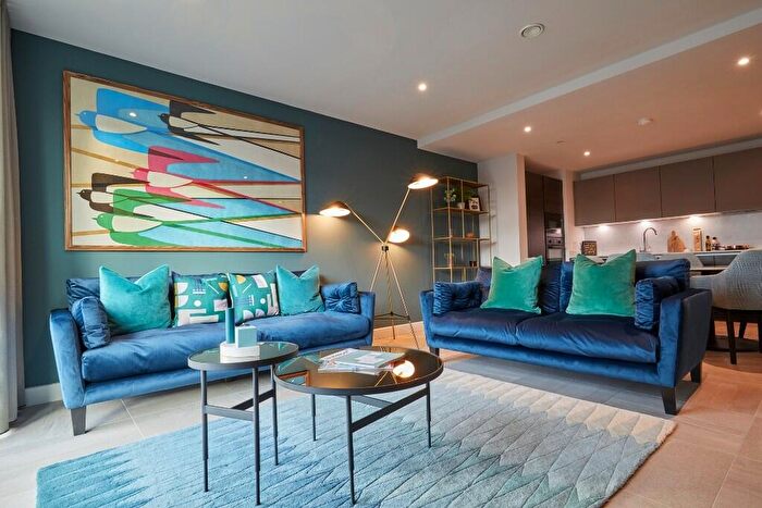 3 Bedroom Apartment To Rent In Rochdale Road, Manchester, Greater Manchester, M4