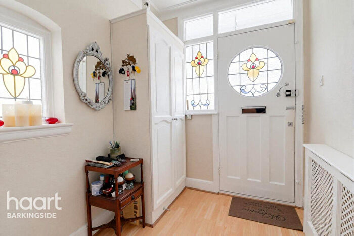 5 Bedroom End Of Terrace House For Sale In Northwood Gardens, Clayhall, IG5
