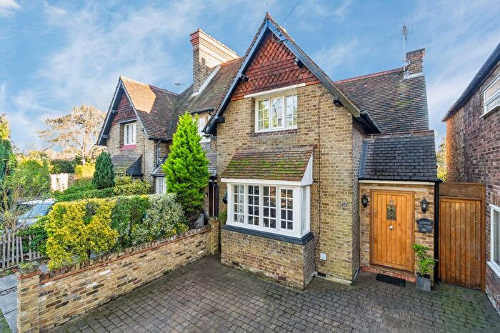 2 Bedroom Property For Sale In Watford Heath, Watford, WD19