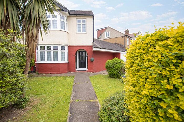 4 Bedroom Semi-Detached House For Sale In Fillebrook Avenue, Enfield, EN1