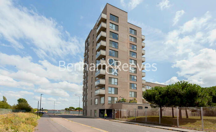 2 Bedroom Apartment To Rent In Magellan Boulevard, London, E16