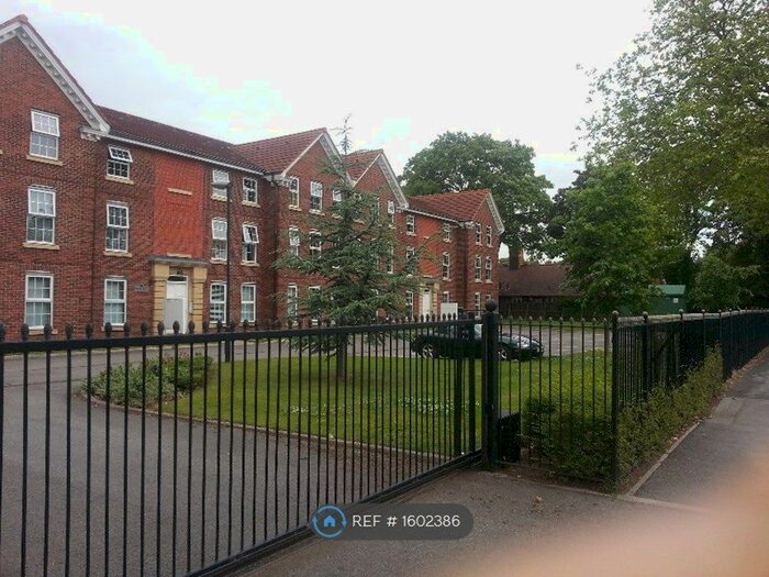 2 Bedroom Flat To Rent In Dunsley House, Hull, HU4