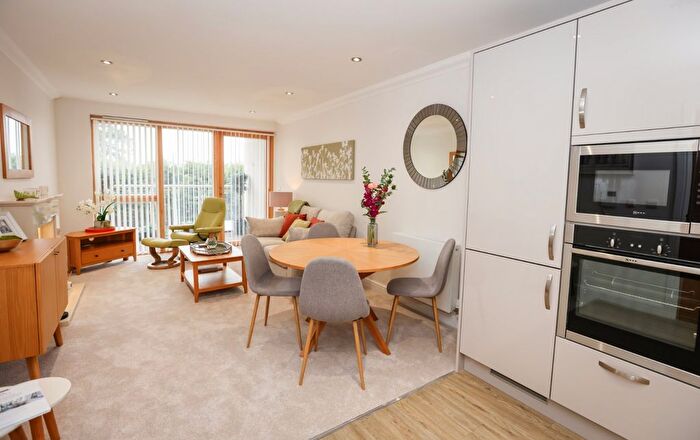 1 Bedroom Flat To Rent In Castle View Retirement Village, Helston Lane, SL4