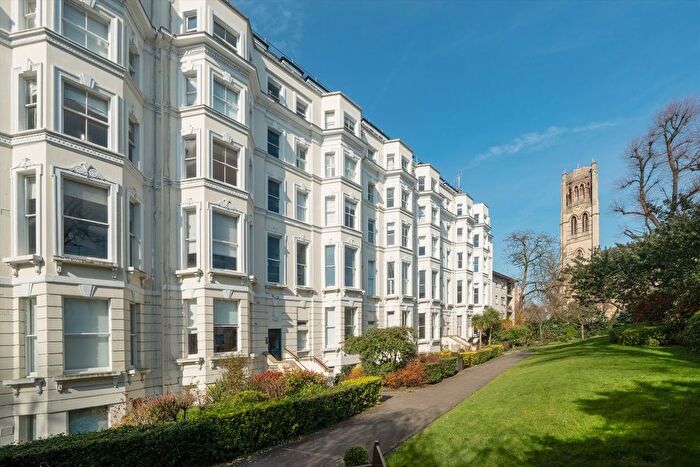 Studio To Rent In Colville Gardens, London, W11