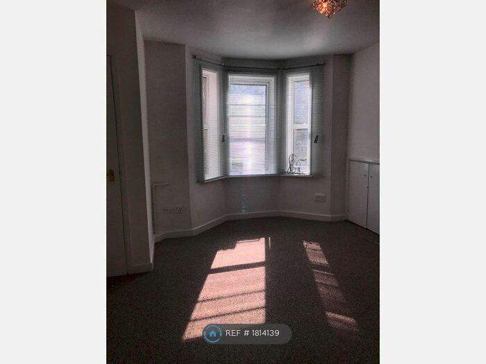 2 Bedroom Terraced House To Rent In Grove Road, Luton, LU1
