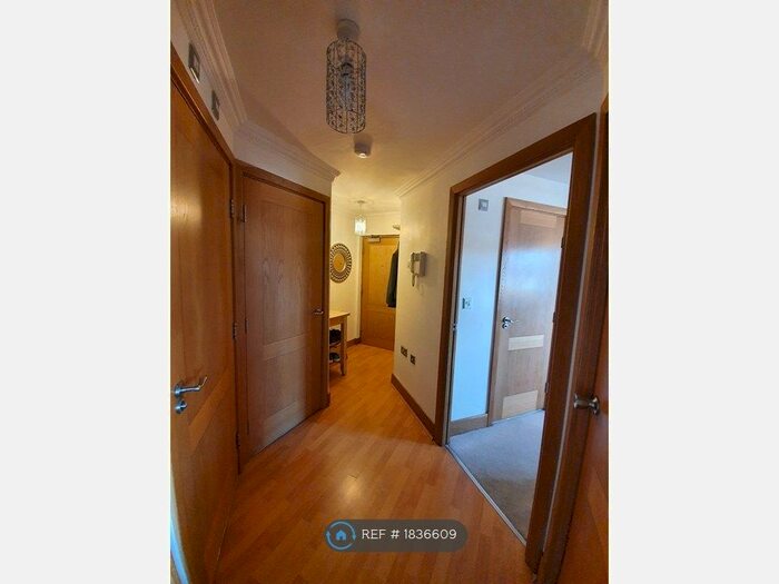 2 Bedroom Flat To Rent In Kew Court, Kingston Upon Thames, KT2