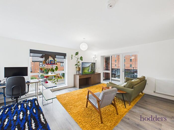 1 Bedroom Apartment For Sale In Ottershaw, Surrey, KT16