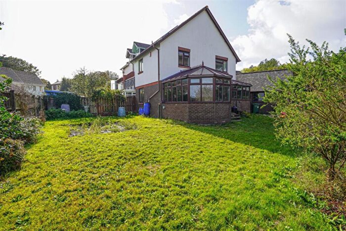 3 Bedroom Semi-Detached House For Sale In Riverside Close, Bideford, EX39