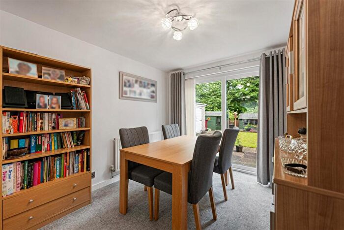 3 Bedroom Semi-Detached House For Sale In Woodview Close, Wingerworth, Chesterfield, S42