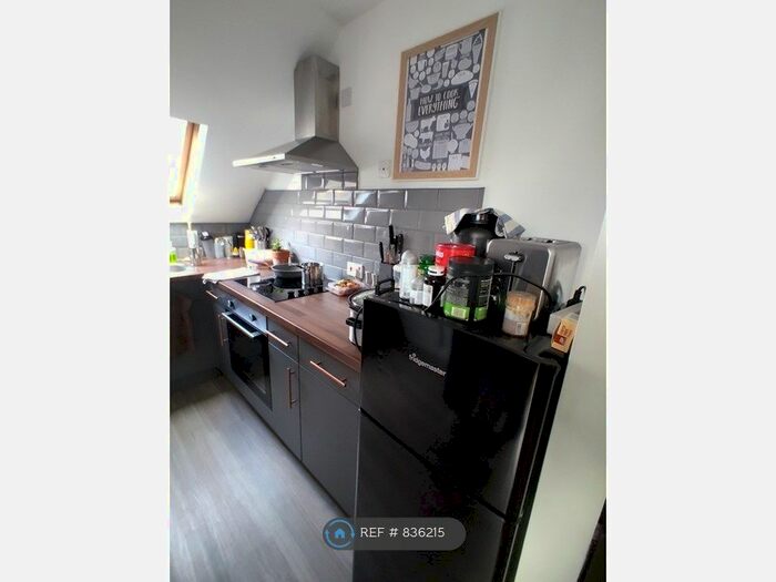 Studio To Rent In West Grove Court, Cardiff, CF24