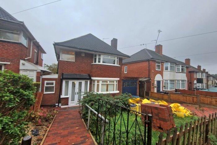 3 Bedroom Detached House To Rent In Quinton Lane, Birmingham, B32