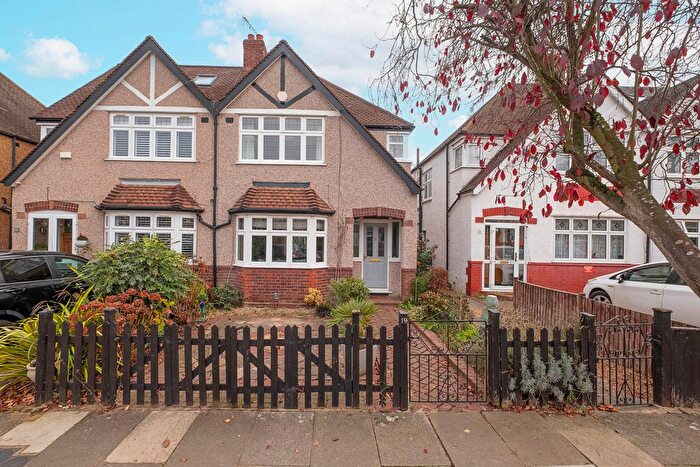 3 Bedroom Semi Detached House For Sale In Rydal Gardens, Hounslow, TW3