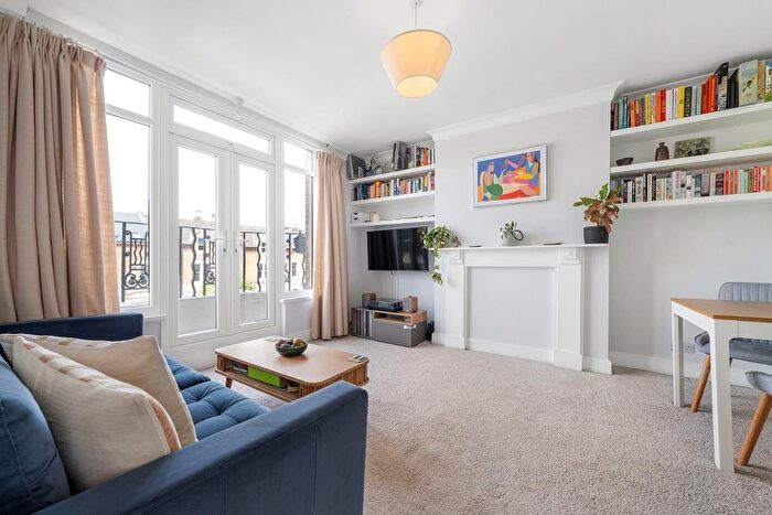 2 Bedroom Flat For Sale In Norwood Road, SE24