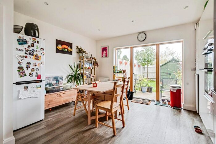 3 Bedroom End Of Terrace House For Sale In Sher Afzal Close, Oxford, OX4