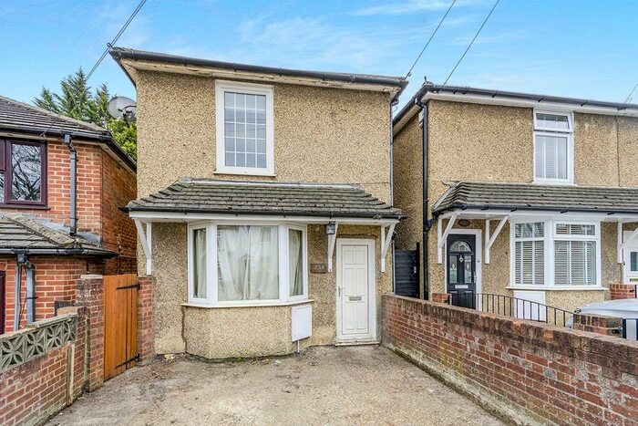 3 Bedroom Detached House To Rent In Portswood Road, Southampton, SO17
