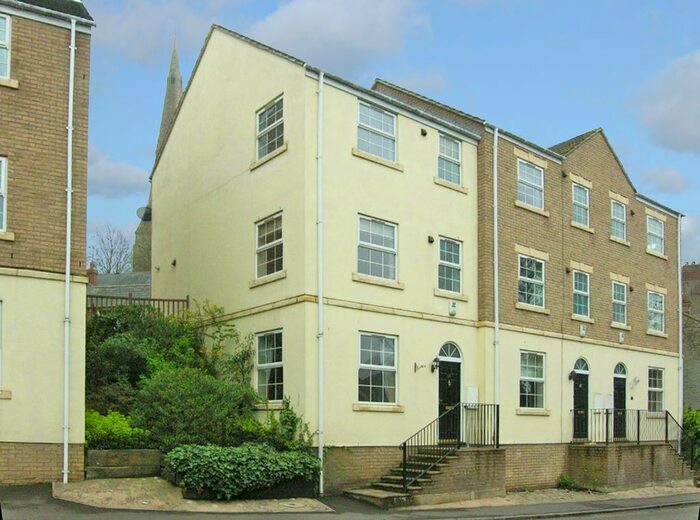 2 Bedroom Town House To Rent In High Street, Raunds, Northamptonshire, NN9