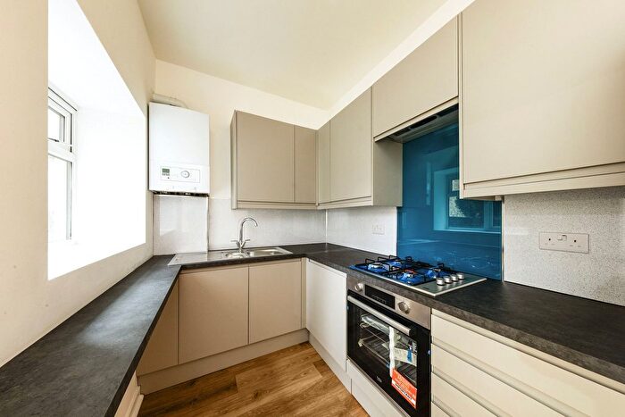 2 Bedroom Flat For Sale In Birchanger Road, London, SE25