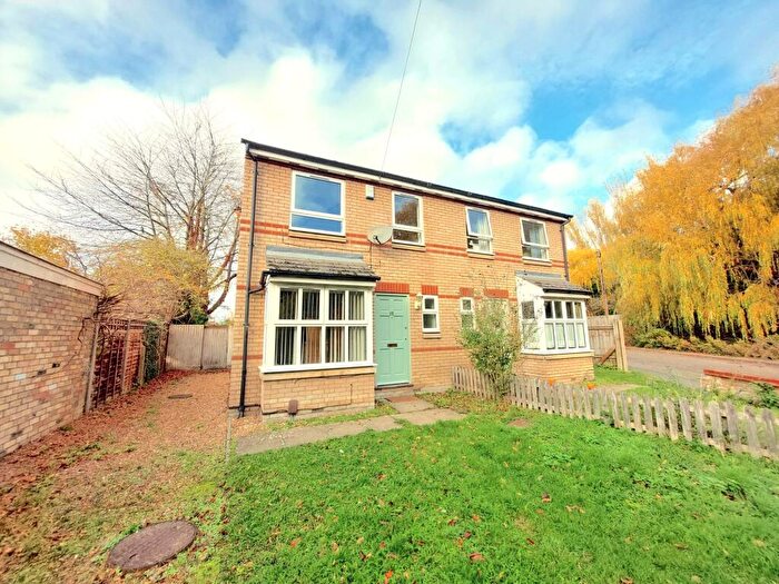 3 Bedroom Semi Detached House To Rent In Burnside, Cambridge, CB1