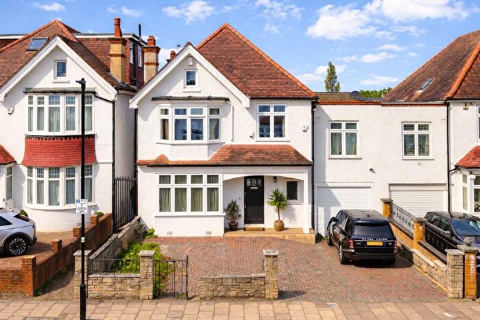 5 Bedroom Semi-Detached House For Sale In Abbotswood Road, Streatham, SW16