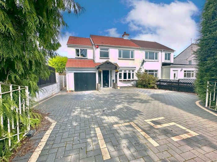 4 Bedroom Semi-Detached House For Sale In Marlborough Road, Old Town, Swindon, SN3