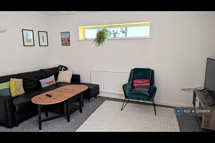 2 Bedroom Flat To Rent In Bovemoors Lane, Exeter, EX2
