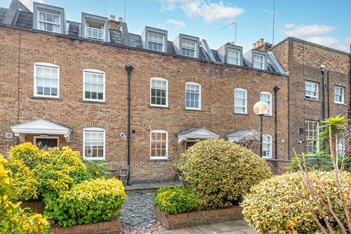 4 Bedroom Maisonette To Rent In Lansdowne Mews, Holland Park, London, W11