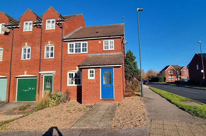 3 Bedroom End Of Terrace House To Rent In Falstaff Grove, Warwick, CV34