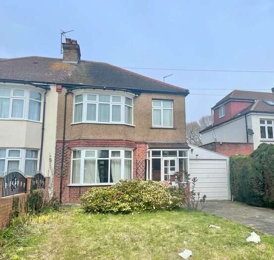 3 Bedroom Property To Rent In Poplar Avenue, Southall, UB2