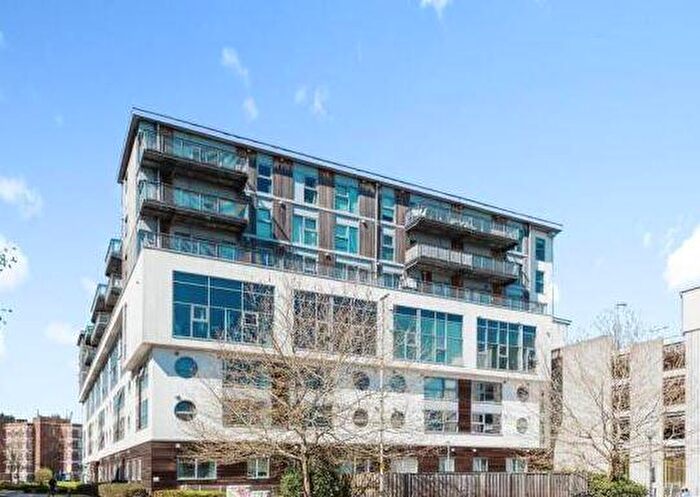 1 Bedroom Flat For Sale In Paramount, Beckhampton Street, Swindon, Wiltshire, SN1