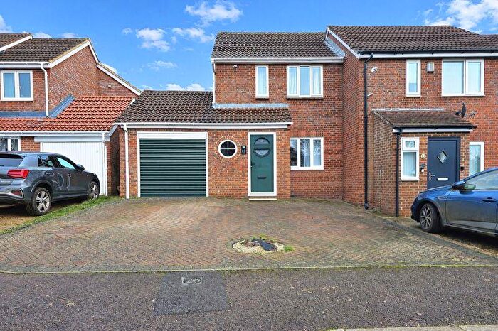 3 Bedroom End Of Terrace House For Sale In Daimler Avenue, Banbury - No Onward Chain, OX16