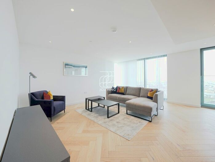3 Bedroom Flat To Rent In Landmark Pinnacle, Marsh Wall, London, E14