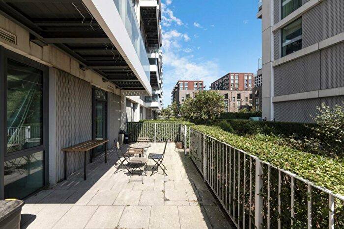 1 Bedroom Apartment For Sale In Fairwater House, Royal Wharf, London, E16