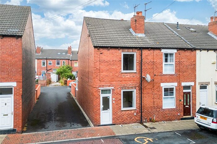 2 Bedroom Terraced House For Sale In King Street, Castleford, WF10