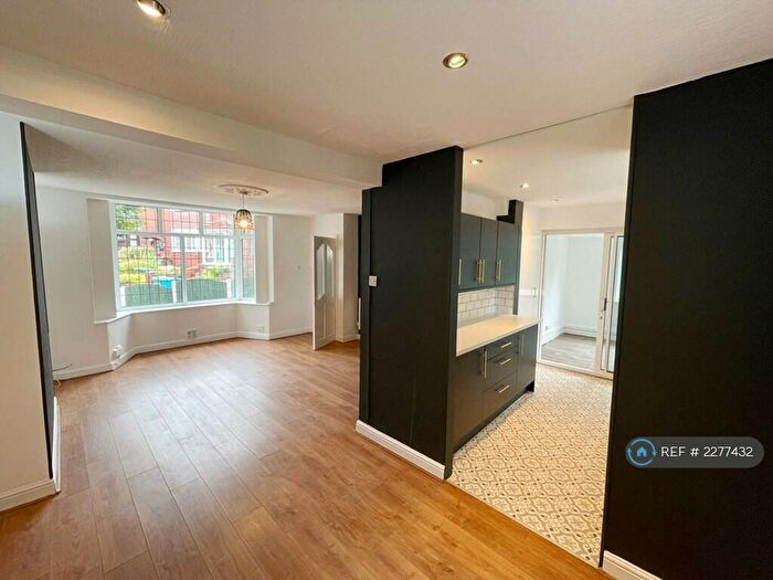 2 Bedroom Semi-Detached House To Rent In Fernlea Avenue, Chadderton, Oldham, OL1