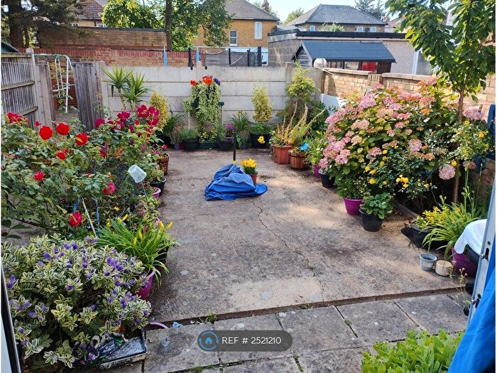 1 Bedroom Flat To Rent In Norfolk Road, Seven Kings, IG3