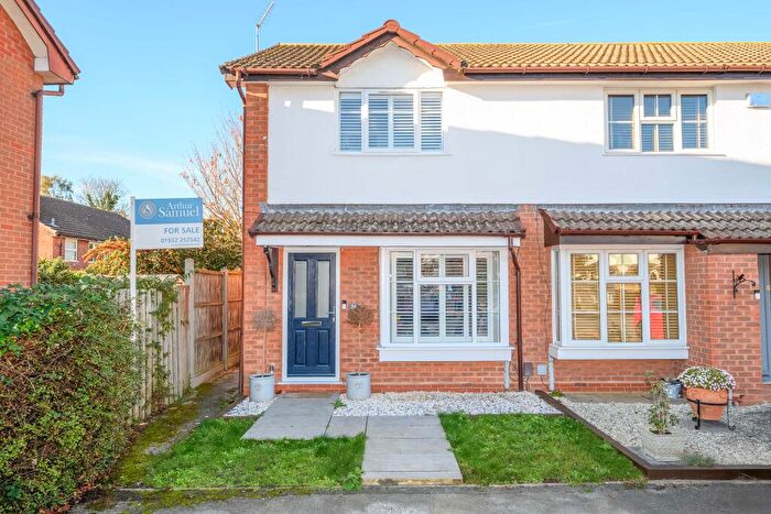2 Bedroom End Of Terrace House For Sale In Thorneycroft Close, Walton-on-thames, Surrey, KT12