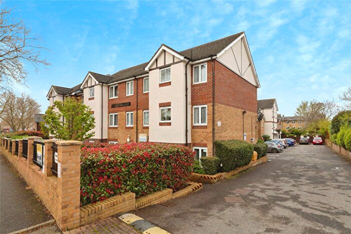 2 Bedroom Flat For Sale In Kingswood Court, Chingford, E4